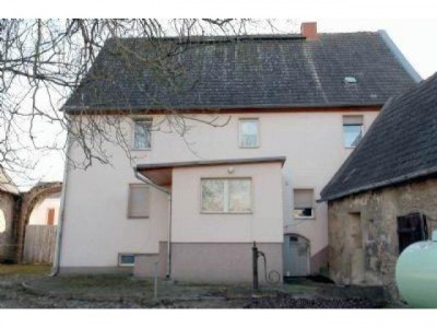 Alter Gutshof mit Nebengebäuden und grossem Grundstück