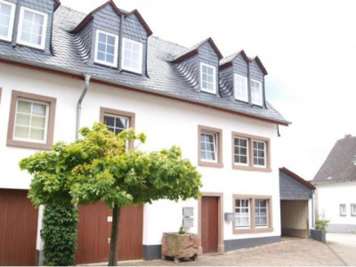 Gepflegtes und laufend renoviertes Dreifamilienwohnhaus in ruhiger Wohnlage