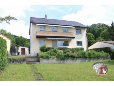 Gepflegtes 1-2 Familienhaus, großes Grundstück mit zweiter Einfahrt in guter Lage von Scheinfeld