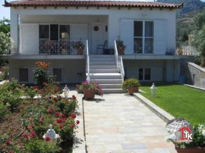 Einfamilienhaus mit ELW, traumhaftes Grundstück 3000qm, in Kalamos/Agiou Apostoli/Griechenland