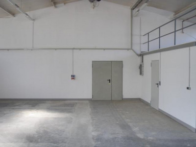 Halle 150m² mit Büro u. Sozialräumen, Trafostation (W-A-S III )