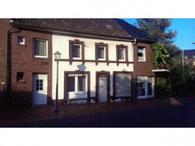 Mehrfamilienhaus mit 3 Gebäudeeinheiten ( Teilvermietet)