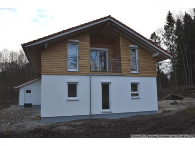 NEUBAU-ERSTBEZUG -- 4 Zi.-Maisonettewhg. im Stil eines Einfamilienhauses