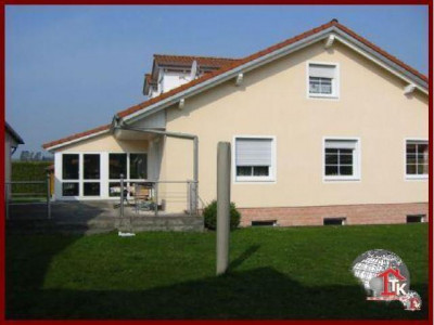 Sehr modernes Einfamilienhaus und große Gewerbeeinheit in Fichtenau