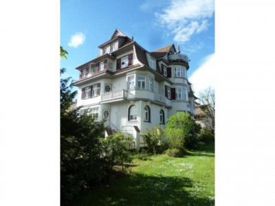 Besondere 2,5 Zi-Wohnung in Villa am Kurpark zu vermieten