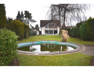 Einfamilienhaus Deluxe mit Einliegerwohnung und Außenpool in Düsseldorf - Stockum