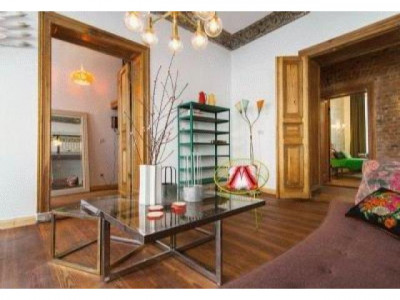 Liebevoll sanierte, höchst repräsentative Wohnung