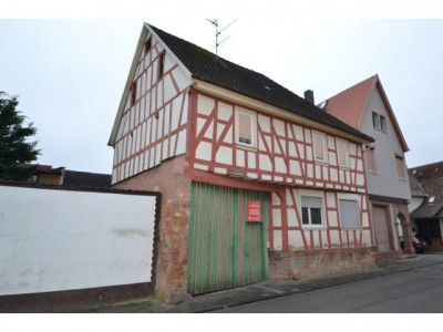 Hofreite mit Nebengebäuden und Scheune in Schaafheim