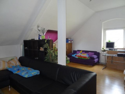 KINDER WILLKOMMEN IN 4-ZIMMER-DACHGESCHOSS-WOHNUNG !!!