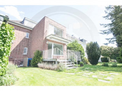 ...Wohnhaus in exklusiver Lage mit eigenem Parkgrundstück....