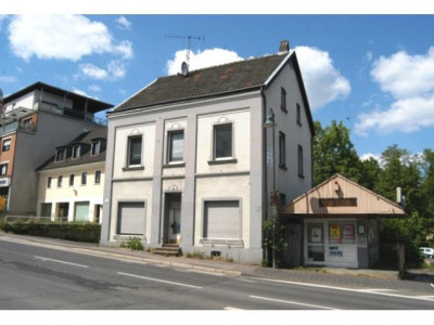 ImmoCompass * Wohn-/Geschäftshaus * zentrale TOP-Lage von Rösrath * starker Sanierungsbedarf * ca. 141,50 m² Wohn-/Nutzfl. * ca. 332 m² Gund *