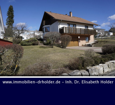 VERKAUFT !!! Albblick in Ortsrandlage, Einfamilienhaus mit Balkonen, Ausbaureserve & Garage! Kauf, Bad Urach