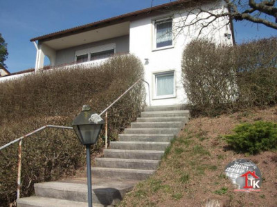 Traumhafte Fernsicht!! Einfamilienhaus mit großem Grundstück u. Garage in Feuchtwangen