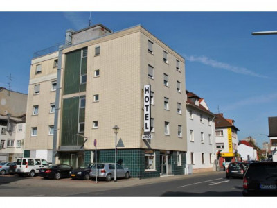 Hotel mit Gaststätte und Bauplatz