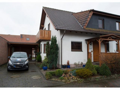 Niedrig Energie Doppelhaushälfte von Bien-Haus - 2 Tageslichtbäder - Terasse u. Garten - Carport