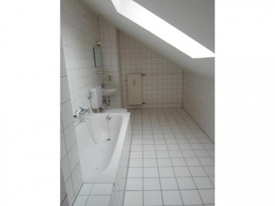 **schnucklige Dachgeschosswohnung zum kleinen Preis**