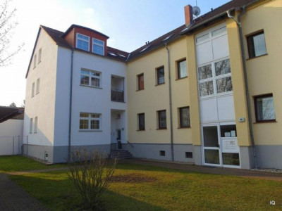 Ruhig zur Hofseite! Gemütliche 2-Zimmer-Wohnung mit Laminatboden & Bad mit Dusche