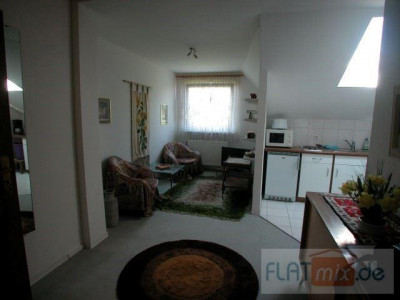 FLATmix.de/Möblierte 2-Zimmer-Wohnung im Dachgeschoss