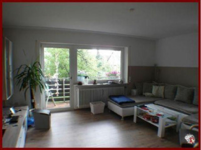 Gepflegtes Dreifamilienhaus mit 2 Garagen, 3 Carports und grossem Garten in Wicklesgreuth