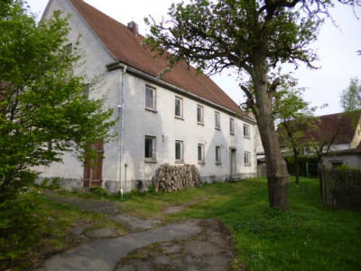 Ehemaliger Bauernhof, Wohnhaus renovierungsbedürftig, 5000 m² Grund, großer Stall, Maschinenhalle, Scheune für Pferde geeignet in Mosbach