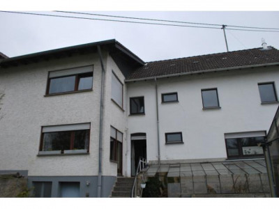 Zwei- Dreifamilienhaus mitten in Königsfeld.Teilweise renoviert