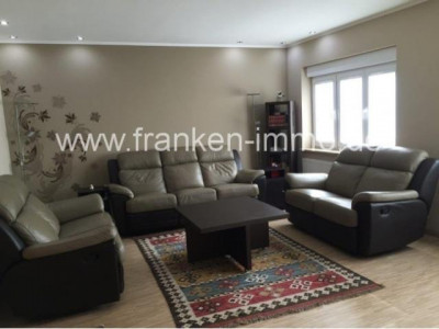 Renoviertes Stadthaus für die große Familie, mit 2 Wohnungen und einem Laden in zentraler Lage