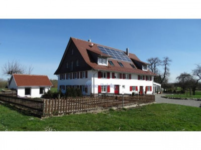 Haushälfte im Einklang mit Behaglichkeit und Luxus in Einzellage