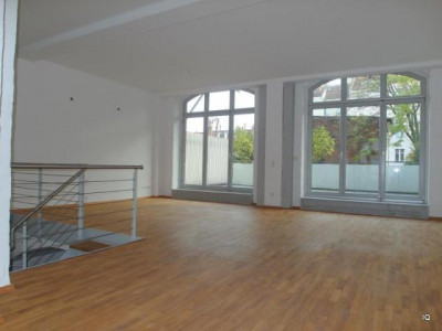 Für Individualisten! 2,5-Zimmer-Maisonette-Loftwohnung mit riesiger Terrasse, Parkettboden & 2 Bädern