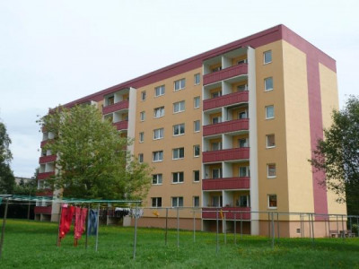 Großzügiges Wohnzimmer mit Balkon!