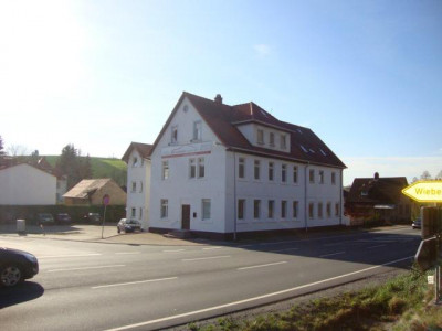 160 qm Gewerberaum + 80qm Wohnung mit Keller und 7 Stellplätzen