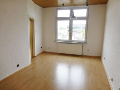 FLINGERN-NORD: ALTBAU-APPARTEMENT MIT KLEINEM BALKON!!!