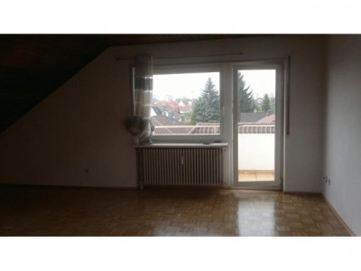 von privat: gemütliche 2-Zi Dachgeschosswohnung