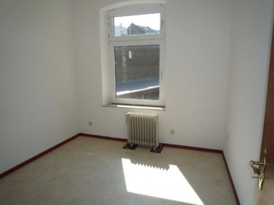 !!! SINGLES AUFGEPASST: ALTBAUWOHNUNG IN ZENTRALER LAGE VON FLINGERN !!!