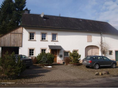 Deudesfeld; liebevoll saniertes ehem. Bauernhaus mit Nebengebäuden und großzügigen Grundstück