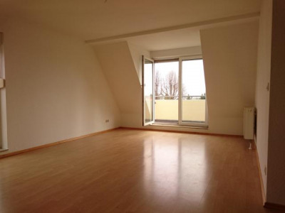 3-Raum WE Dachgeschoß Einbauküche, Laminat, Wanne+Dusche, Fußbodenheizung