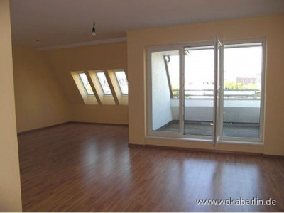 Über den Dächern Berlins +++ helle 2-Zimmer-Dachgeschoss-Maisonette in Berlin-Steglitz