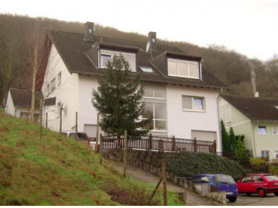 Mehrfamilienhaus in Bad Neuenahr-Ahrweiler, Ortsteil Lohrsdorf; Rendite-Objekt mit 5 Wohneinheiten