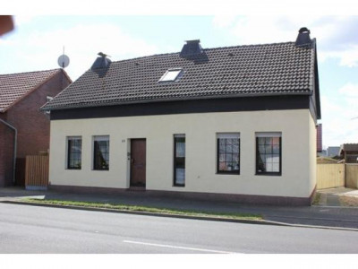 Ständig renov. und modernis. Stadthaus mit Doppelgarage, Carport, Gartenhaus und überd. Terrasse  in zentr. Wohnlage