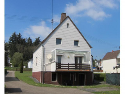 Helles, gemütliches Wohnhaus mit guter Raumaufteilung und großem Garten