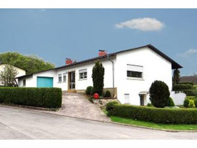 Gepflegter Bungalow mit Einliegerwohnung in Perl- Besch/ AM WALDRAND/ Direkt an der lux. Grenze!