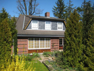 Walmdachbungalow mit Einliegerwohnung und Doppelgarage Nähe Lensahn