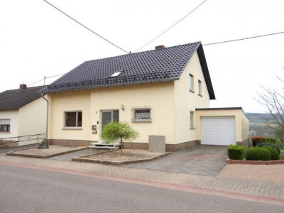 Freistehendes Wohnhaus in Merzig - Harlingen / 2 Garagen / Fernsicht