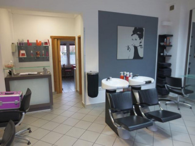 Friseursalon voll ausgestattet zur Übernahme oder ohne Ausstattung für andere Gewerbearten