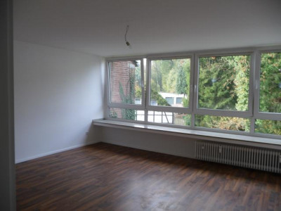 Top renovierte 2 Zi. Wohnung, zentral und ruhig