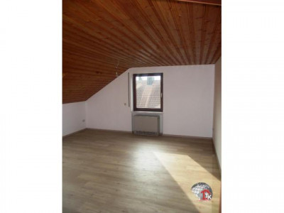Helle, große 3 Zimmer Dachgeschosswohnung in Nördlingen
