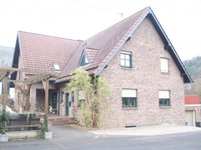 Zwangsversteigerung; großzügiges Zweifamilienwohnhaus mit Gastronomieobjekt in zentraler Lage