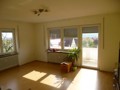 Ruhig gelegene, helle, freundliche 4 Zi.-Whg im 1. OG mit Süd-West Balkon, in älterer Siedlung in Feuchtwangen