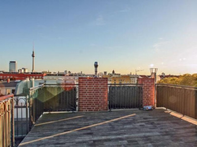 Hell, modern und stilvoll: Dachterrasse mit wunderschönem Blick über Berlin