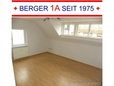 WALLE: SCHICKE 2 ZIMMER-DACHGESCHOSS-WOHNUNG, mit hellem Wohn/Essbereich, Bad mit Fenster