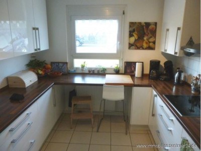 Moderne und attraktive Doppelhaushälfte mit hübscher Küche in absolut ruhiger Feldrandlage gelegen!